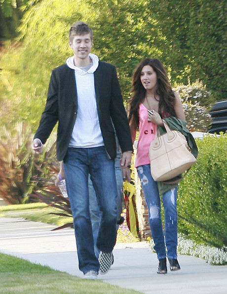 Ashley+Tisdale+Boyfriend+Leaving+House+f3JuSW1G4Hql.jpg