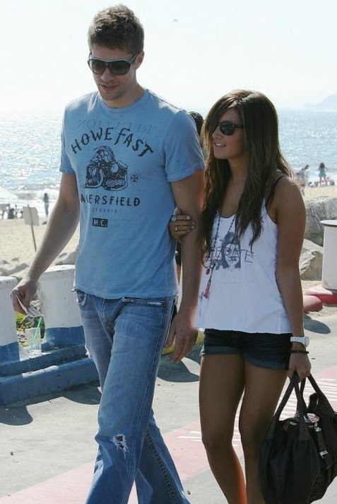 ashley-tisdale-scott-speer-picture-the-hollywood-gossip.jpg